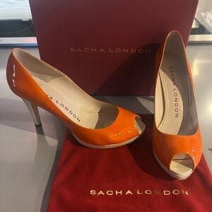 Sacha London orange and cream trim prep toe heel